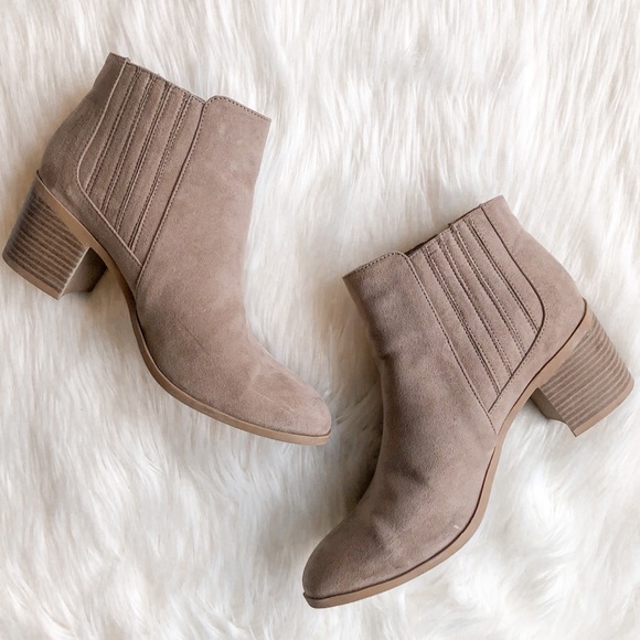 Lulu’s Shasta Taupe Suede Ankle Booties, size 8 - Picture 8 of 11